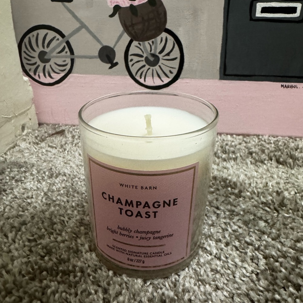 BRAND NEW White Barn Champagne Toast Scented Candle - Picture 2 of 2